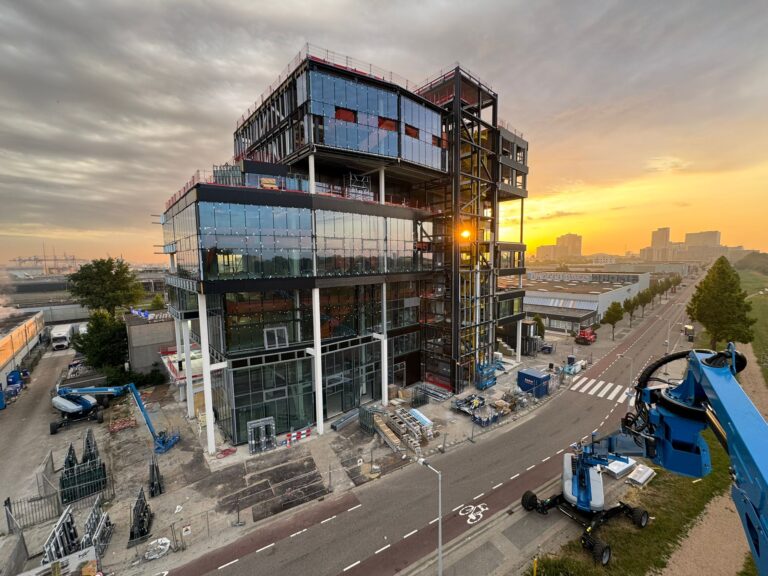 Makerstoren juni 2025, zonsopgang