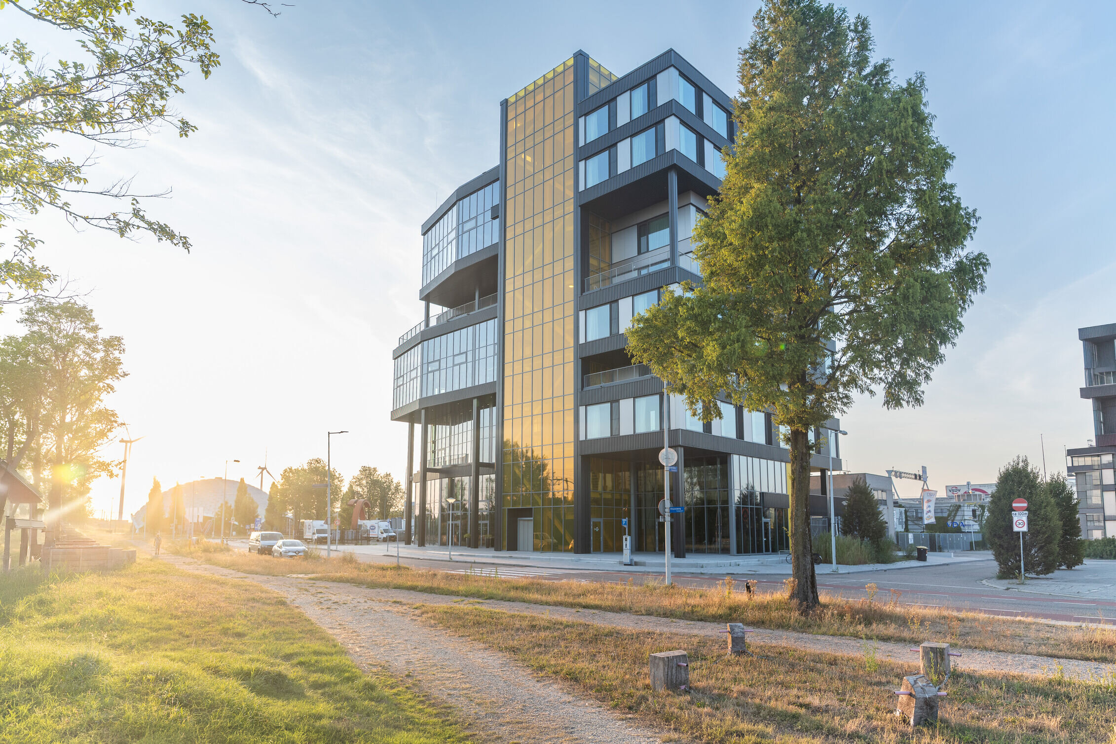 Makerstoren gebouw aan de Rhoneweg, Amsterdam Sloterdijk