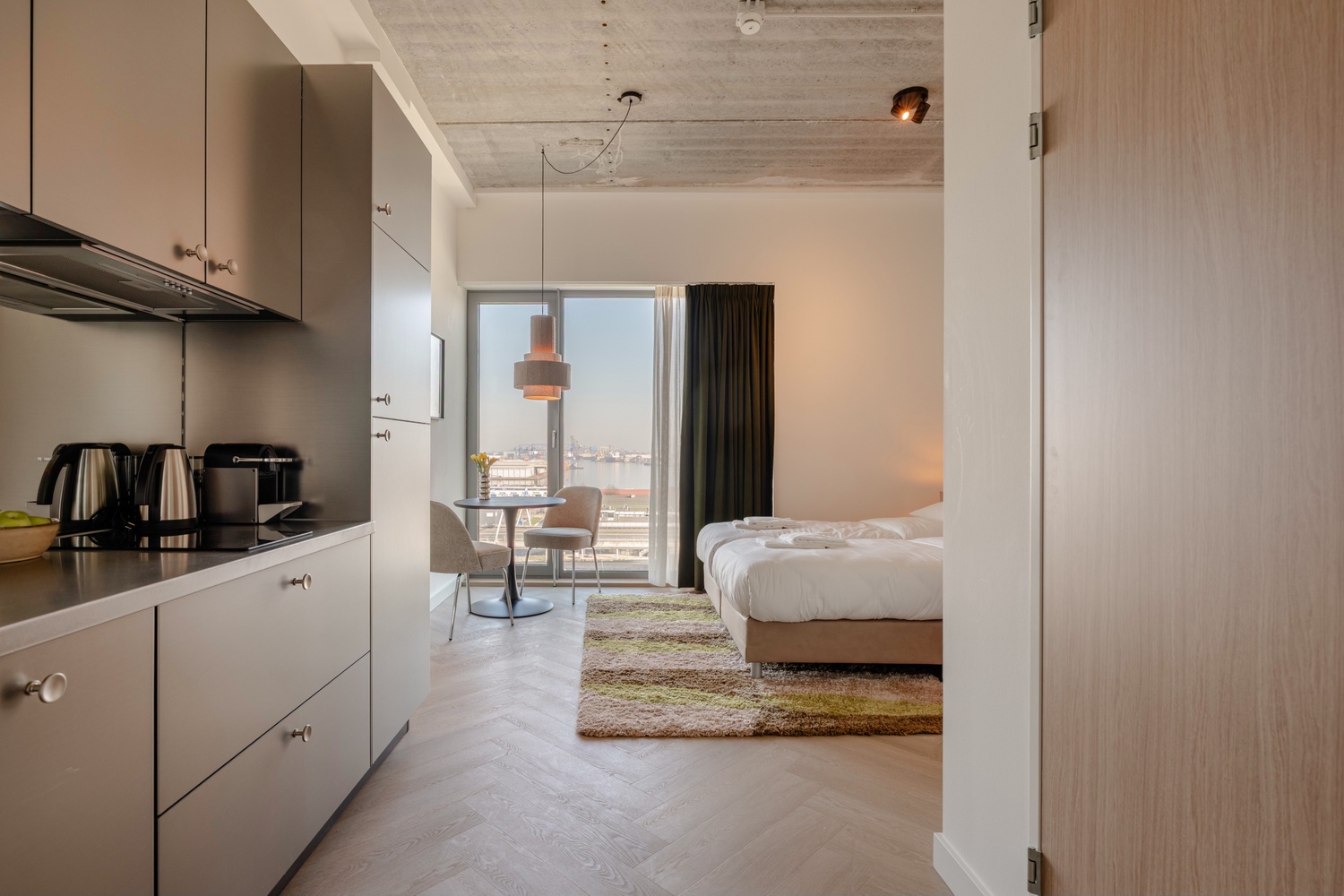 Standaard serviced appartement voor kort verblijf – Uitzicht over de haven