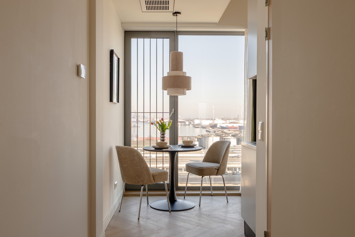Executive serviced hoekappartement voor kort verblijf ​- Panoramisch zicht op de haven